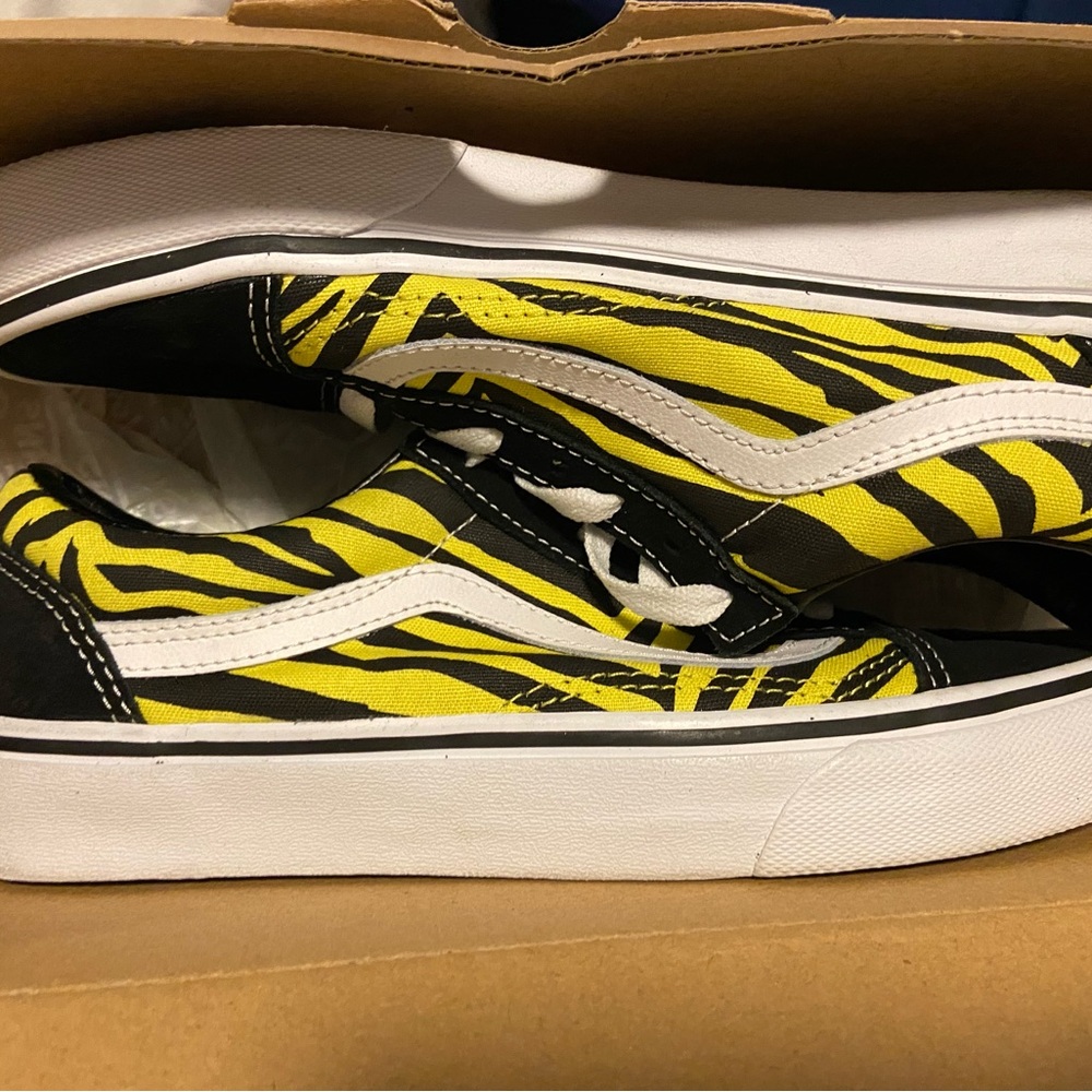 Vans Shoe's "Old Skool" -- (Zebra)  Green/Black Women7.5/Men 6 NWT